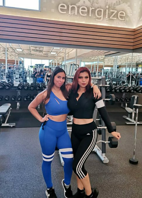 Hermanas ❤️ https://t.co/awXjPztQy9