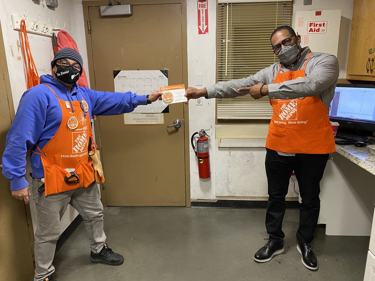 Recognizing Pedro our great D30 Specialty associate for his 3rd Specialty award 🥇 in a row!!!!! COLLEGE POINT STRONG #proudsasm ⁦<a href="/hdbosslady/">shondelle bo$lady</a>⁩ ⁦<a href="/SL_leighton/">Leighton</a>⁩ ⁦<a href="/HomeDepotSteph/">Stephanie Babic</a>⁩