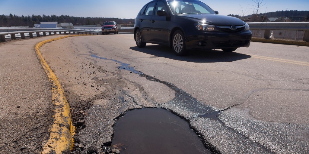 transgoldauto's tweet photo. When it comes to potholes, the parts of a car that suffers most is the suspension, including the rubber bushes and the tie rod ends. 
https://t.co/m45oJueE59

#carparts #automotive #carecare #careservices #enginerepair #cartyres #carparts #autoparts #transgold #potholes https://t.co/9E3wFPBWD2