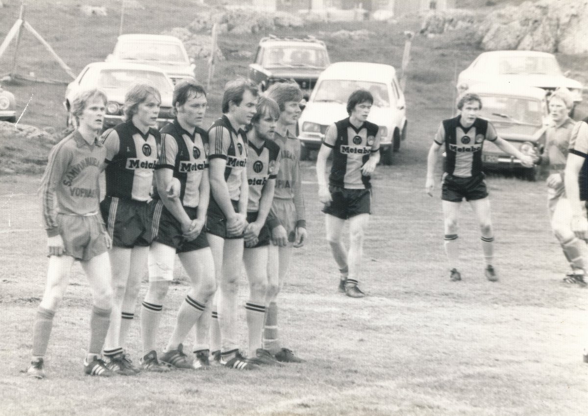 Umf_Einherji's tweet image. Þráður - Uppboð til styrktar Seyðfirðingum

Eins og hugur flestra Íslendinga er hugur Einherja hjá Seyðfirðingum þessa stundina. Seyðfirðingar er nágrannar okkar og vinir - þó svo að leikmenn Einherja og Hugins berjist ætíð hart milli sín innan vallar.