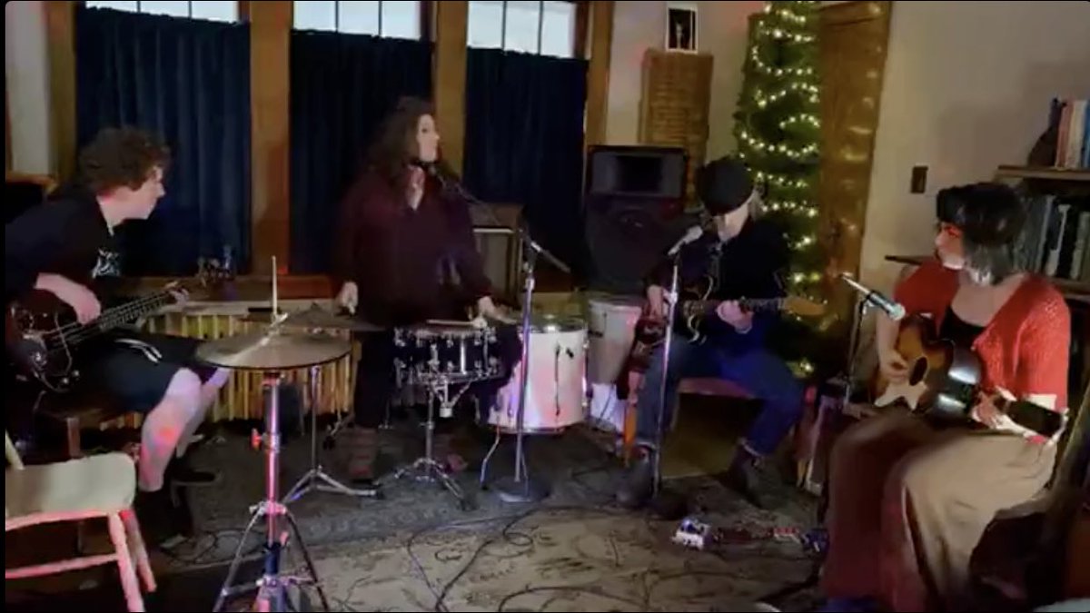 imnly's tweet photo. The best band (and family) of the year: @lowtheband
#fridayImInLow https://t.co/Sl3EiquCBB