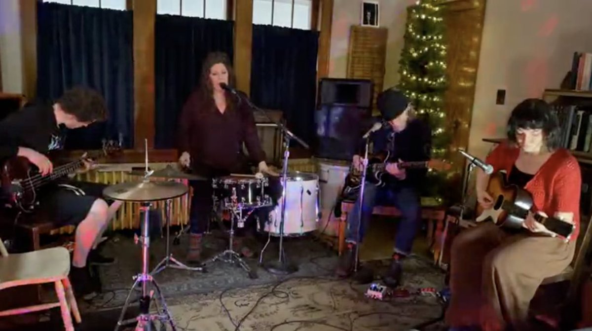 imnly's tweet photo. The best band (and family) of the year: @lowtheband
#fridayImInLow https://t.co/Sl3EiquCBB