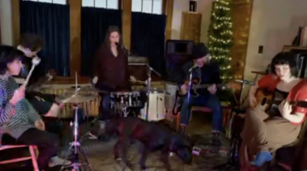 imnly's tweet photo. The best band (and family) of the year: @lowtheband
#fridayImInLow https://t.co/Sl3EiquCBB