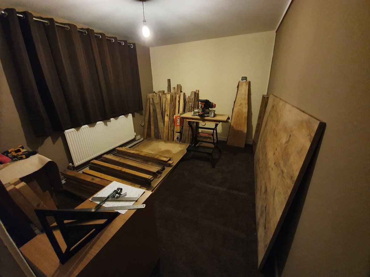 TrisClaxton's tweet photo. Ok, so I've measured up, maked up, borrowed a #mitre #saw from a neighbour, got a #friend over to help cut &amp; clean up.. &amp; tomorrow will be #jigsaw #puzzle time for something a lil special for the #homestudio 😊 Next update will be when its done 💚
.
#singer #diy #lockdownproject https://t.co/Jvvqu5HAJ8