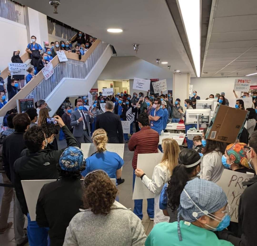LouGarza86's tweet photo. There is an enormous protest going on at Stanford
Hospital carried out by staff, who are enraged by the decision by hospital execs to give themselves the covid vaccine and other powerful administrators who are AT HOME before giving it to nurses and physicians 1/2 https://t.co/x7b6XbVeMk