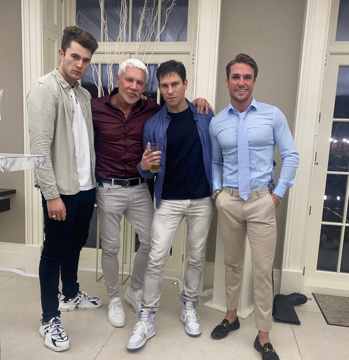 plinketyplink2's tweet photo. Name this band https://t.co/kFyJF95xmg
