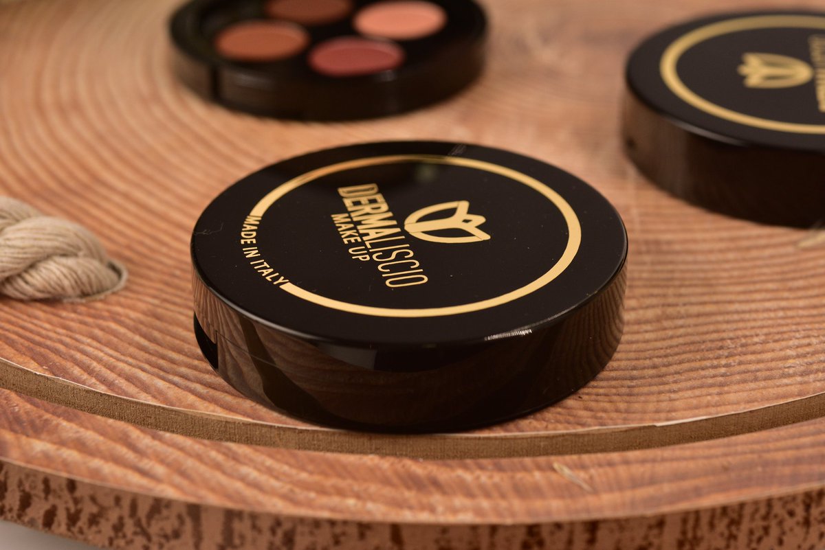 dermaliscio's tweet photo. A perfect product comes along with a practical package ! 
4 colors nicely packed to serve your every day look! 

Know more: https://t.co/Oq5sVGwqVi 

#makeup #dermaliscio https://t.co/cLAXY6DPt9