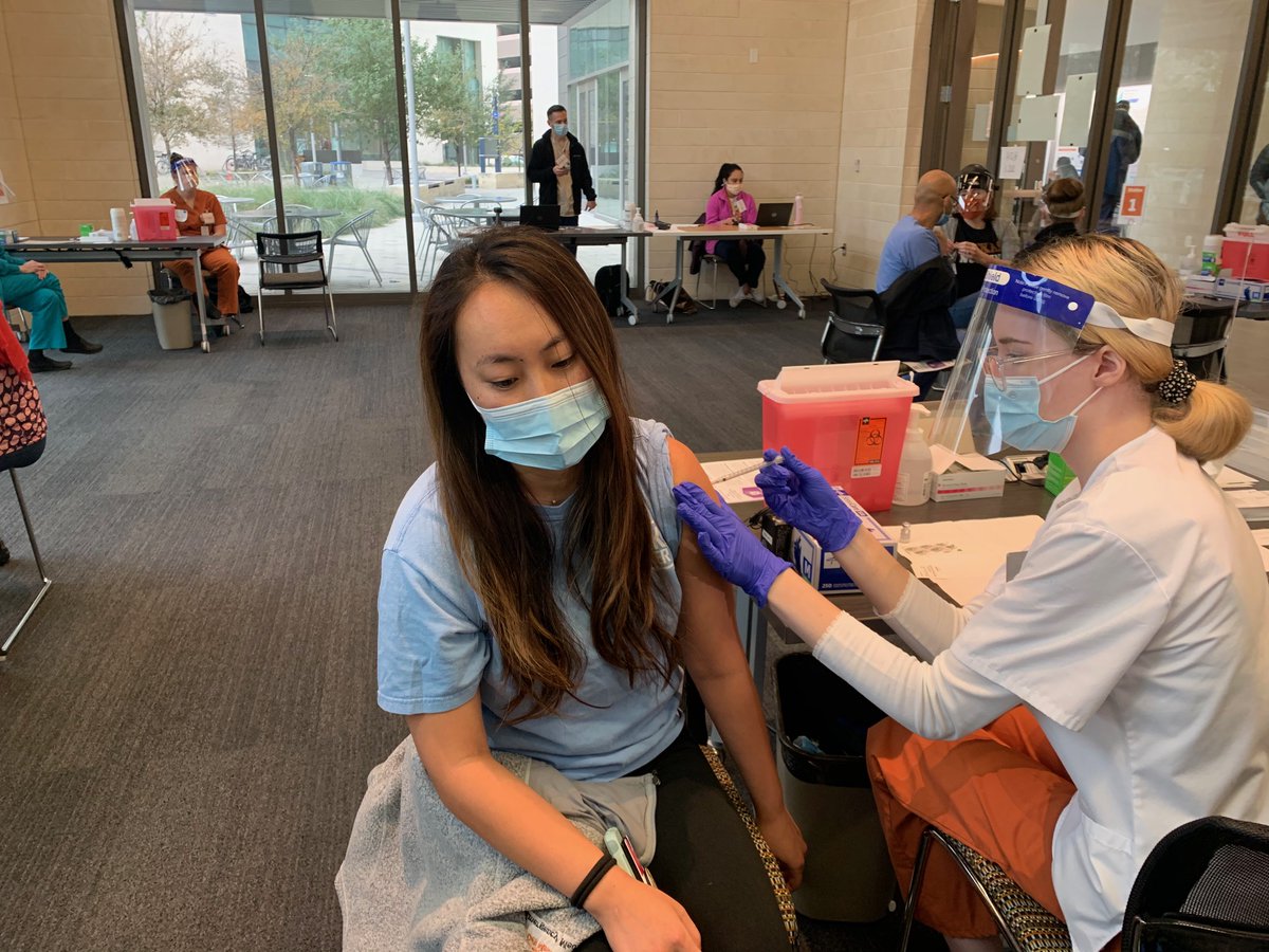 DellMedSchool's tweet photo. Thank you to all the @UTexasPharmacy and @LonghornNursing students who have worked alongside @UTHealthAustin staff (and countless others working behind the scenes at @UTAustin) to deliver the #COVIDVaccine this week. This truly has been a group effort! #ProtectTexasTogether https://t.co/xO4CAdQjLz