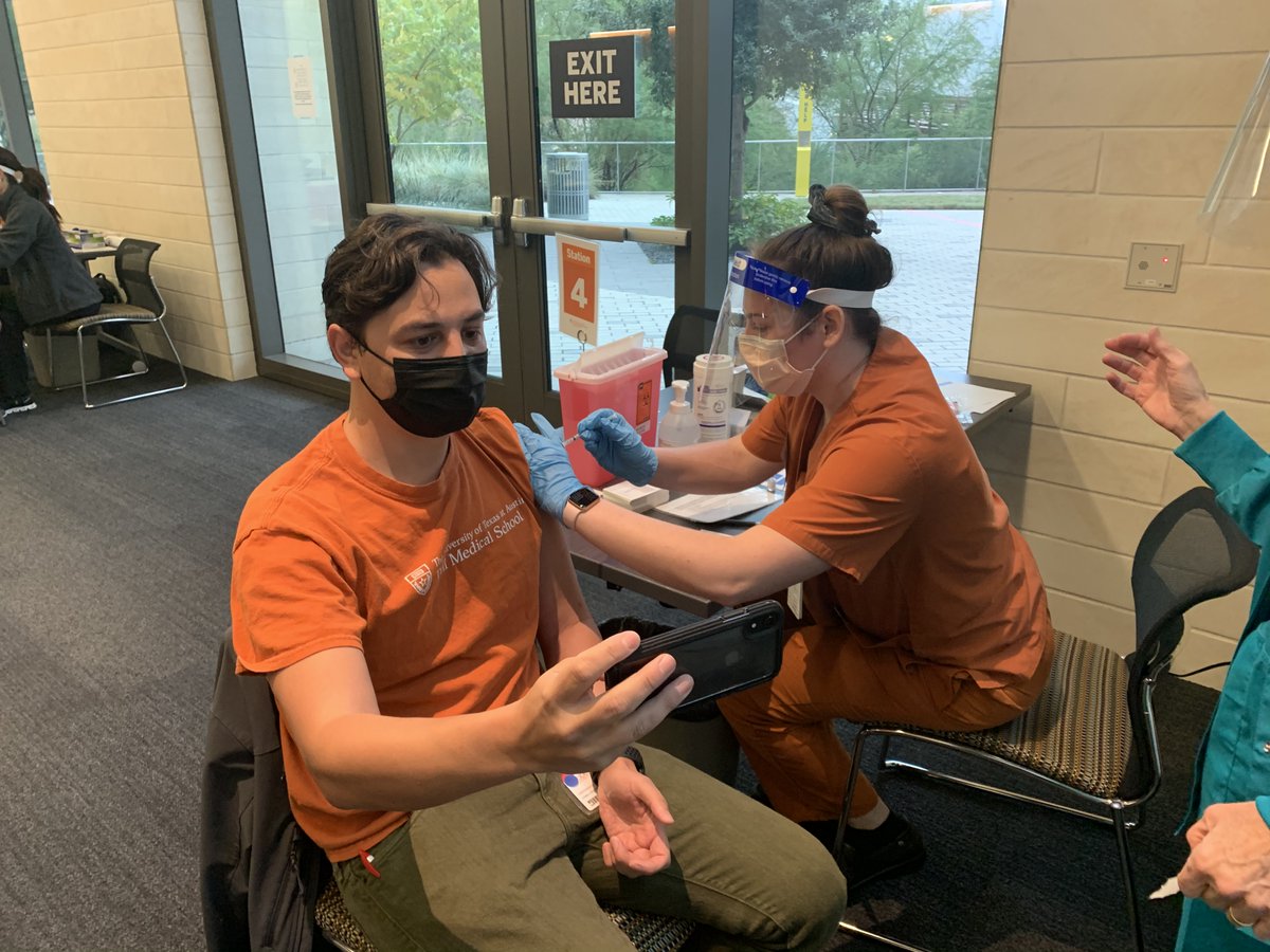 DellMedSchool's tweet photo. Thank you to all the @UTexasPharmacy and @LonghornNursing students who have worked alongside @UTHealthAustin staff (and countless others working behind the scenes at @UTAustin) to deliver the #COVIDVaccine this week. This truly has been a group effort! #ProtectTexasTogether https://t.co/xO4CAdQjLz