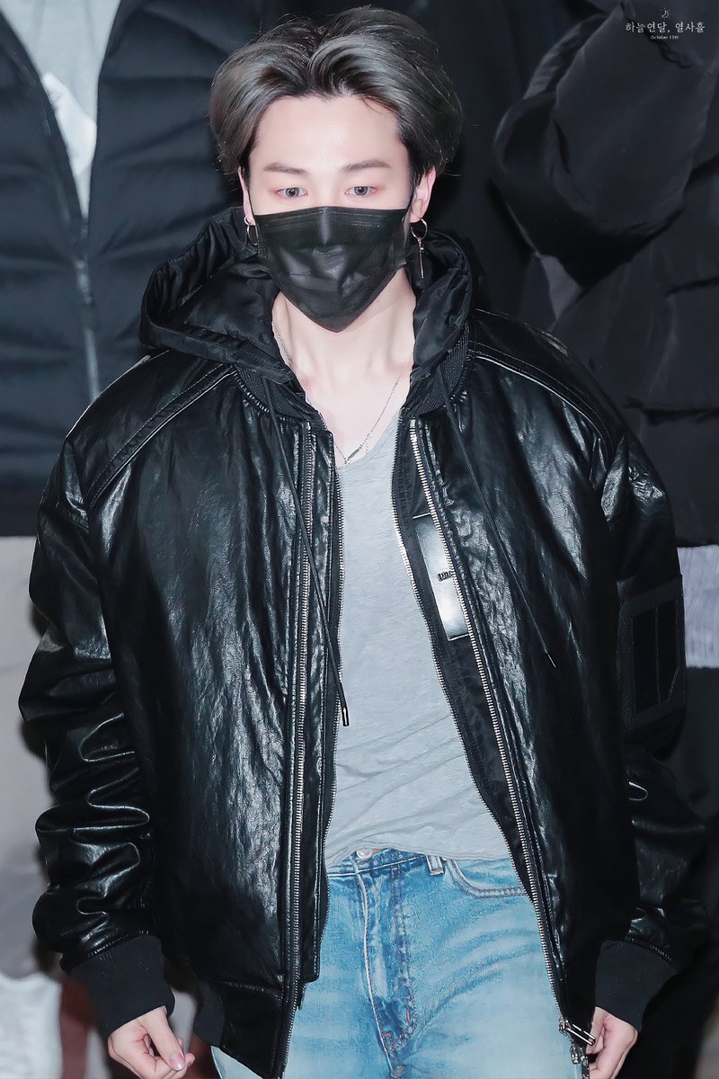 skypjm1013's tweet photo. 201218 kbs 퇴근 

#지민 #JIMIN #방탄소년단 #BTS @BTS_twt https://t.co/Xz45UuAYLL