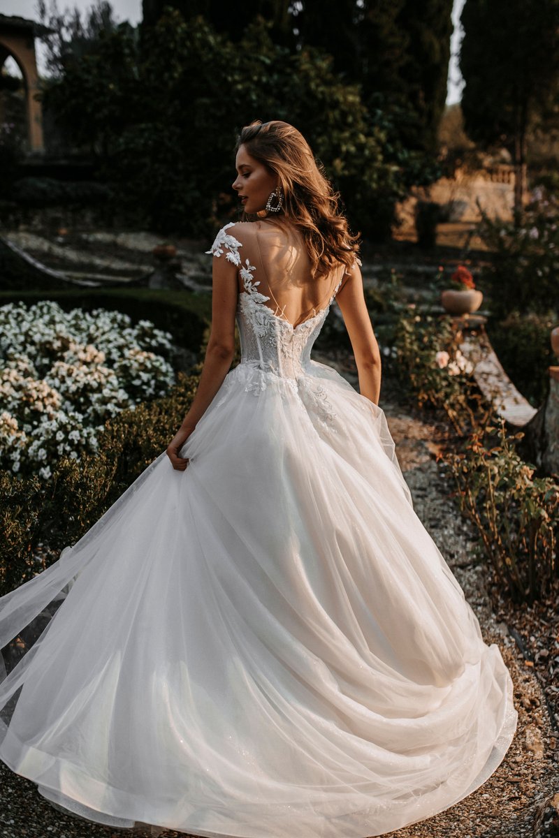 New Arrival @AllureBridals #E155 🤩🤩🤩 #bridetobe #weddingdress #terrycostabride