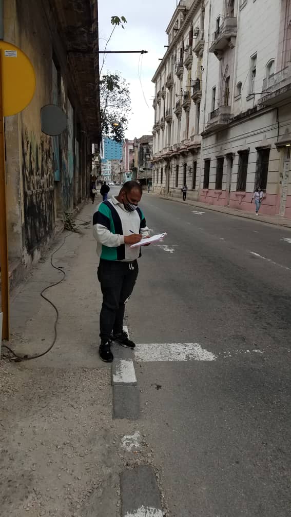 ZunildaParra's tweet photo. Especialistas de la División de Pasajeros y Vialidad del #Cimab y la #DGTPH realizan conteos de bicicletas en Malecón, San Lázaro, Infanta, Calzada Línea y vías transversales a éstas como parte del Proyecto #Neomovilidad y el #PMUS.
@MitransCuba
@EduardoR_Davila
@GemarOsde https://t.co/ic6bGABnbh