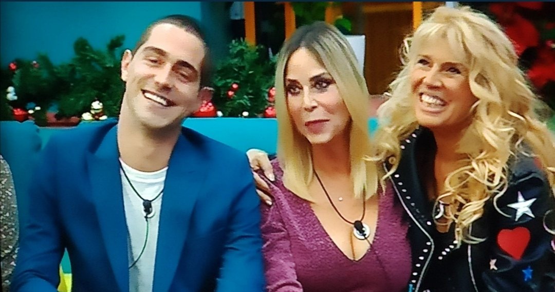 Savy041812's tweet photo. Il potere del trio coincide col mio ✨✨���✨✨✨#GFVIP https://t.co/9MzOjBVvl9