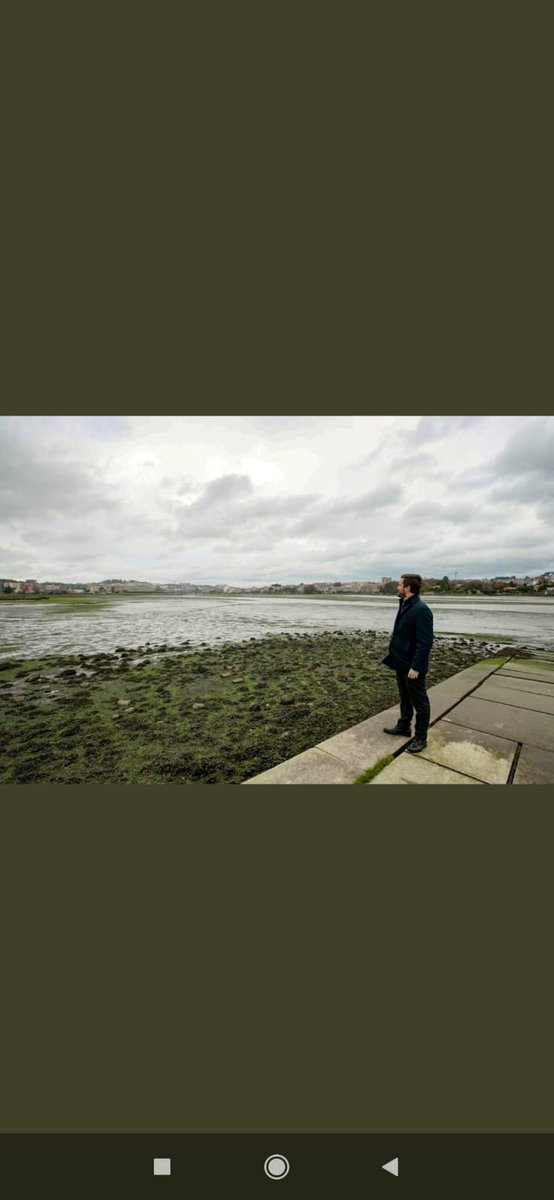 Todo é dramaticamente gráfico: hoxe Pablo (fra)Casado veu pasear, séquito incluído, por unha ría do Burgo baleira. Á mesma hora, quen estaba reunido con quen traballa nela e tanto leva luitado por unha ría viva e con futuro era <a href="/obloque/">BNG - Bloque Nacionalista Galego</a>