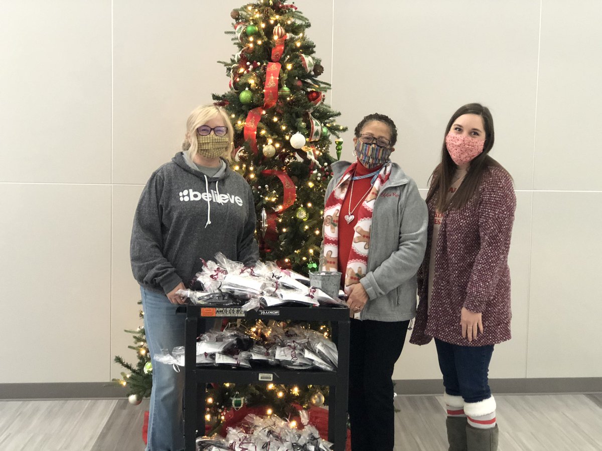 eyeonliteracy's tweet photo. This time of year we are so grateful to all our church partners @btbible @POPLCTX @VVCCDallas who came through for @McWhorterES for the holidays! @DrChapmanCFBISD @CFBISD #TogetherWeCan #MCWGameOn https://t.co/DAP3OVcWHq