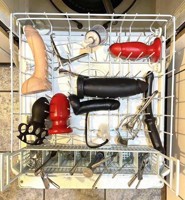 Emptying the dishwasher at my house be like #Vaseline #SexToyHygiene #RedButtPlug https://t.co/zOGih<a href="/tag/vaseline"class="tags">#Vaseline</a><a href="/tag/redbuttplug"class="tags"><span>#redbuttplug</span></a><a href="/tag/sextoyhygiene"class="tags"><span>#sextoyhygiene</span></a>