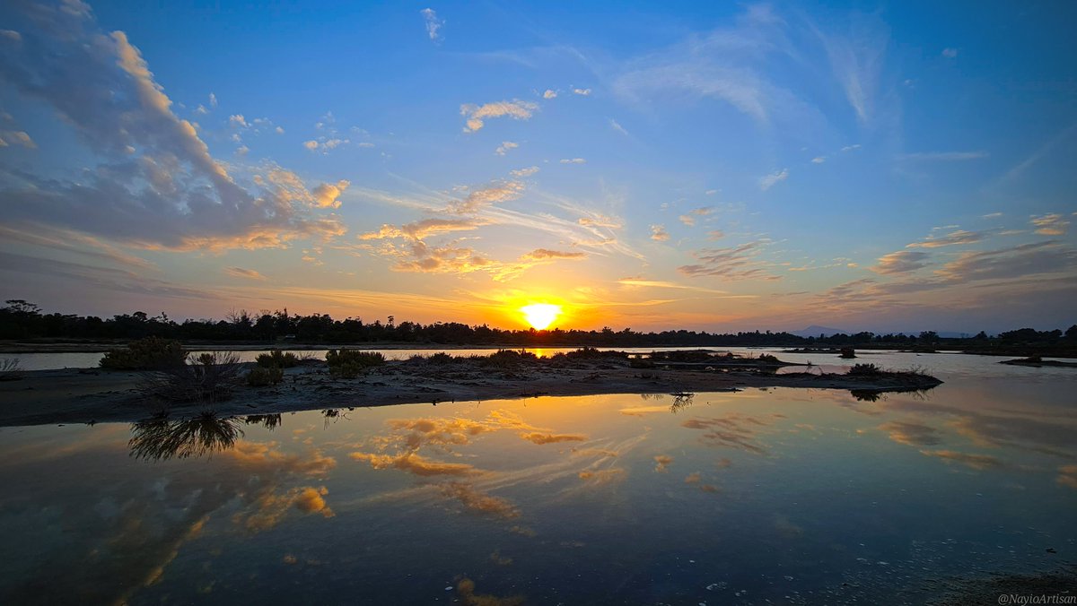 "It is during our darkest moments that we must focus to see the light."

~Aristotle

#sunset #landscape #photography #cyprus