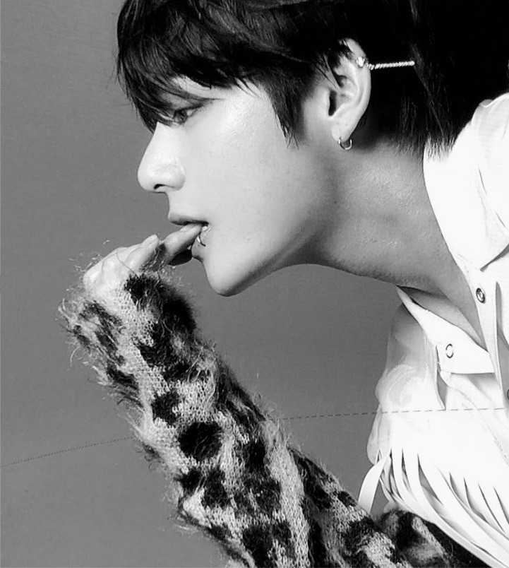 0NLYKTH's tweet photo. ⠀⠀⠀⠀⠀⠀⠀⠀⠀⠀⠀#V https://t.co/UwfDhHkaoi