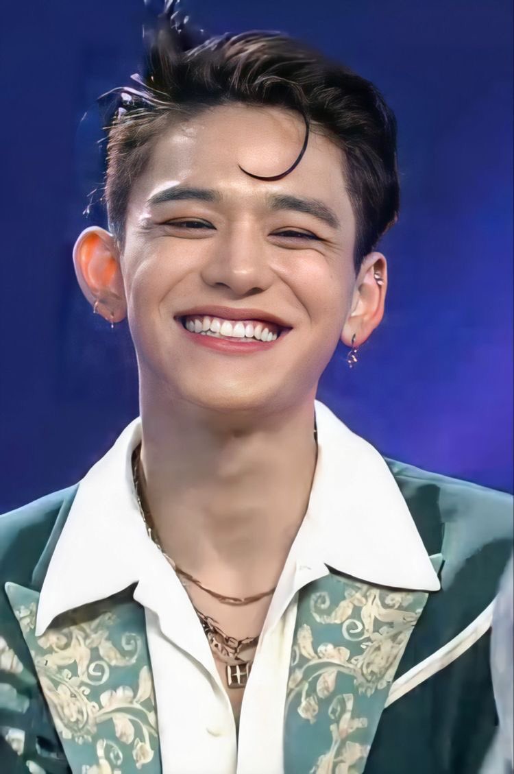 pics of lucas that you can literally feel his happiness through your phone screen: a thread