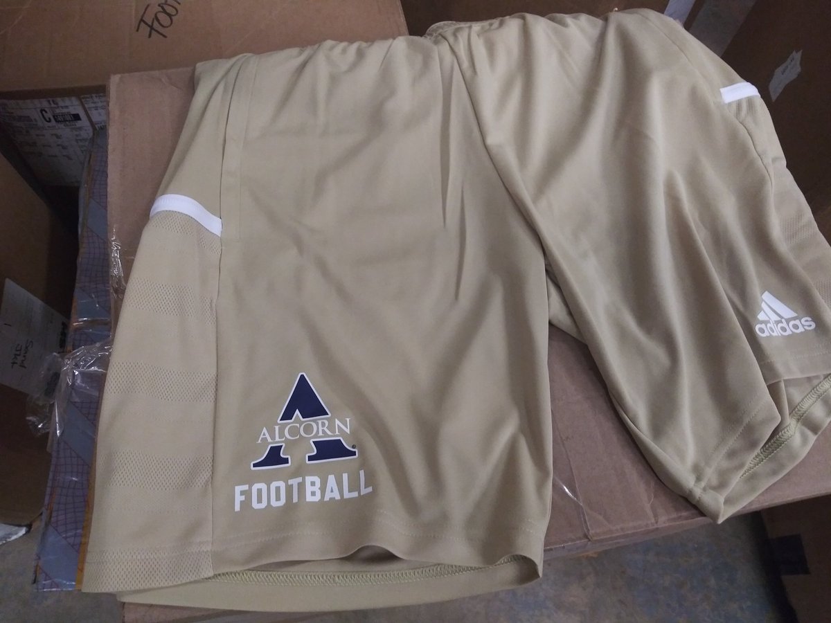 alcorn_eq's tweet photo. Had to make sure the coaches had something too @AlcornStateFB https://t.co/gQWeuxhcx5
