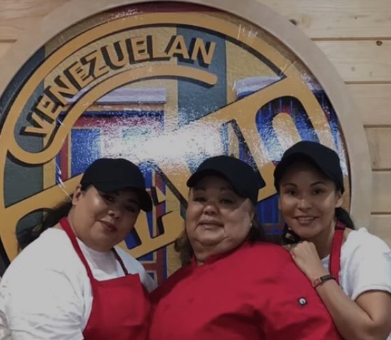 12Takeout's tweet photo. We are proud to partner with @latinoresassoc and their Pasadena Food Hug program. Today, with the help of woman-owned Venezuelan restaurant @chamovcuisine, the team delivered food to transit workers. Learn more and support the hug here: https://t.co/xUZ8NFBkQqπΉ #12daysoftakeout https://t.co/25G12jeVkF