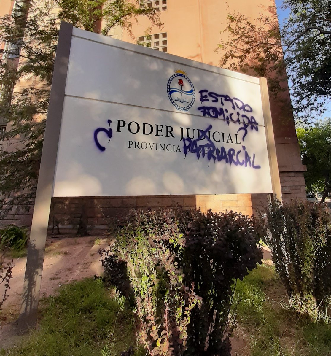 LA postal de lo que está pasando en #Mendoza. 

#JusticiaPorFlorencia #RenunciaMunives