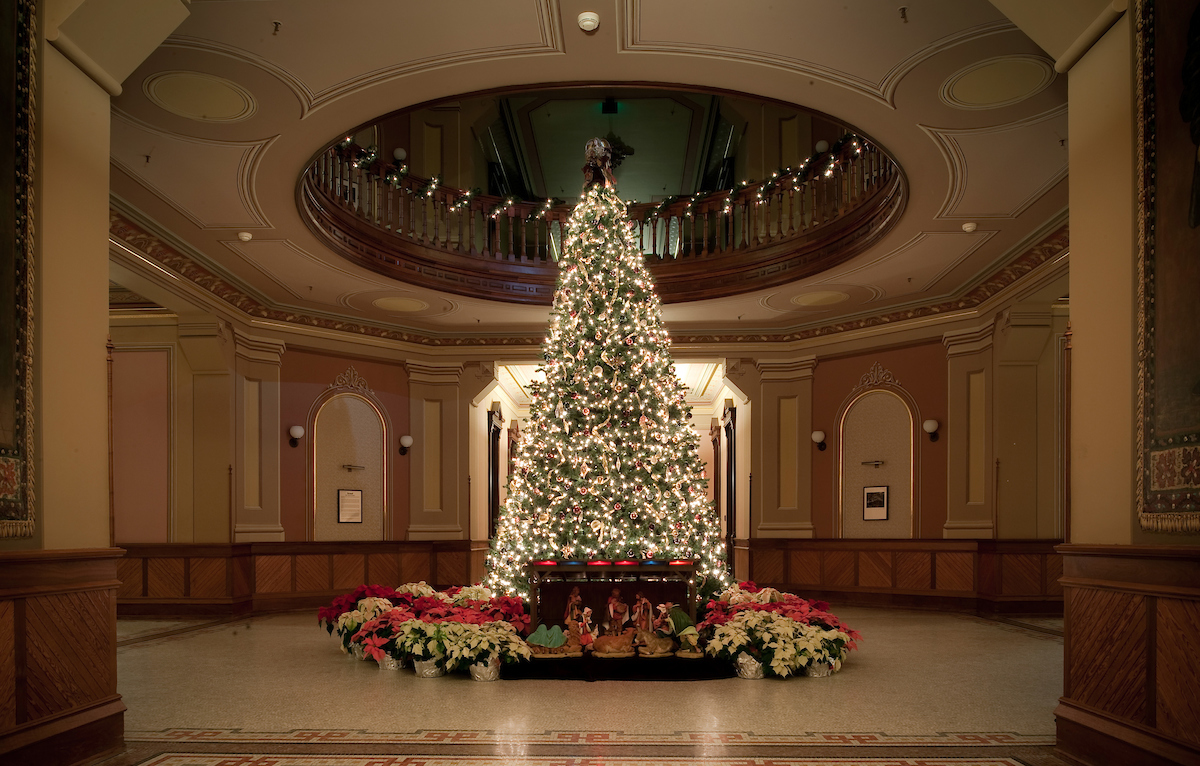 Joy to the world, the Lord is come!

Merry Christmas to all of the Notre Dame family!