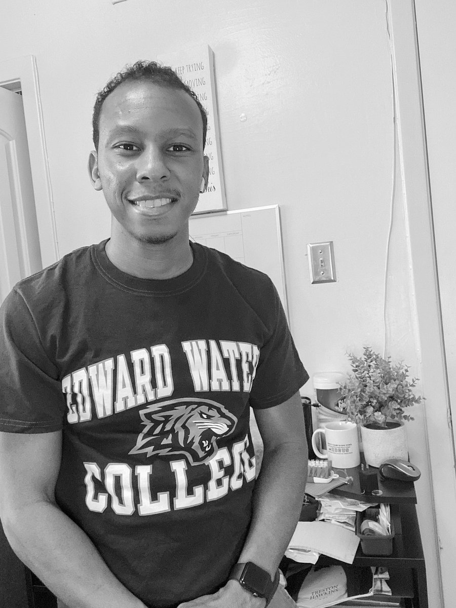 HCFPresDJJr's tweet photo. Repping those @ewctigers on this #HBCUPrideFriday, I think @MillennialPrez1 would enjoy this one. Promise you that I would put it on one day! ๐ #WeAreHBCUs https://t.co/unTOSQhaMP