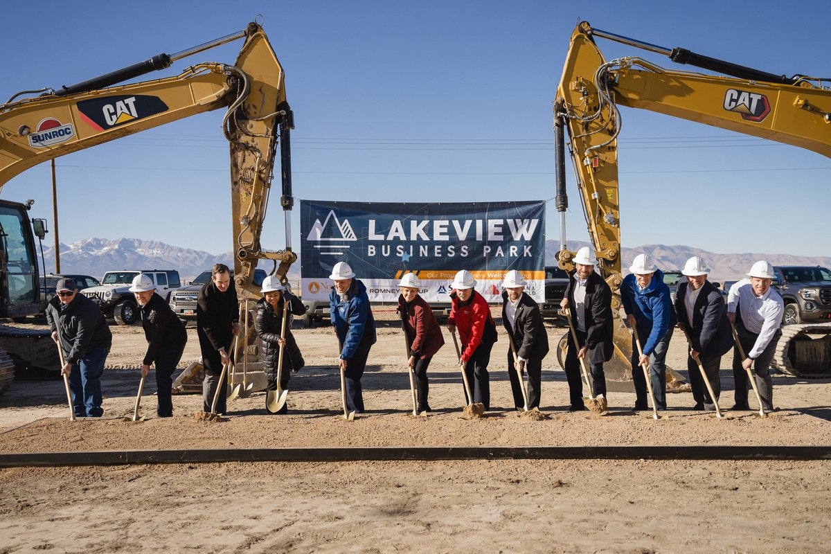 SuncoreConst's tweet photo. Throw back to last week's groundbreaking for the Lakeview Business Park in Grantsville, Utah. Sunroc is working w/ Stout Building Contractors to provide 200,000 CY of cut & fill on the initial phase of this multi-year project
#Sunroc #Utah #UtahConstruction #BuildUtah #Earthwork https://t.co/hsal3JTRkX