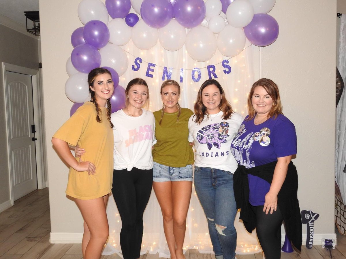 chlowoods_'s tweet photo. Happy birthday @jacicarona_ !!! Love and miss you so much! Hope you have a great day!🥳💜 https://t.co/wBxfxqgjzf