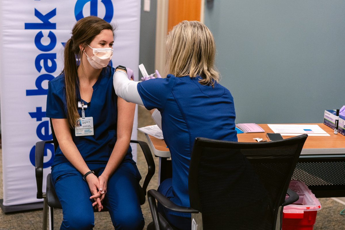 bswhealth_ATX's tweet photo. Today was a historic day at Baylor Scott &amp; White Medical Center – #RoundRock as our frontline healthcare workers received the #COVID19 vaccine. https://t.co/hiNeRulvfW