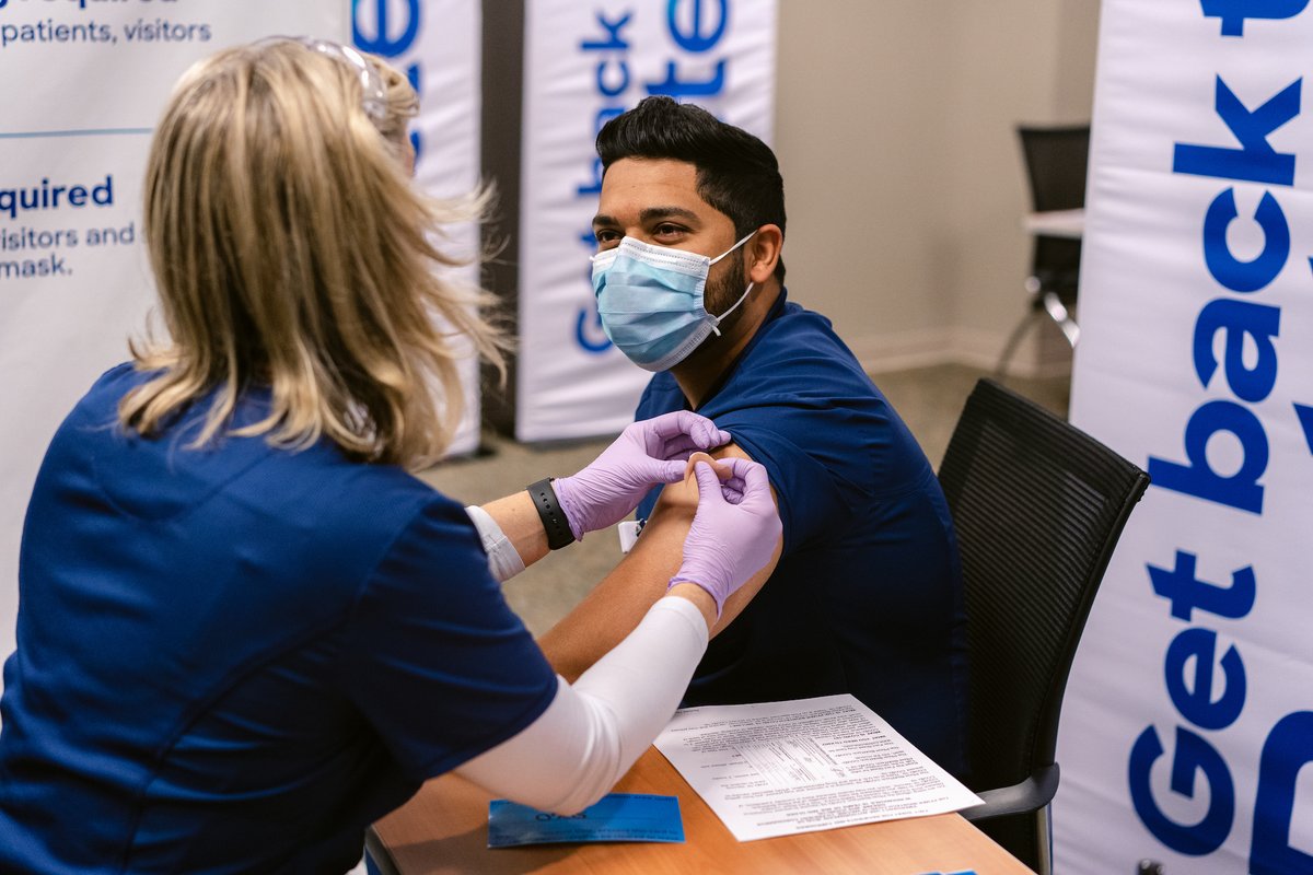 bswhealth_ATX's tweet photo. Today was a historic day at Baylor Scott &amp; White Medical Center – #RoundRock as our frontline healthcare workers received the #COVID19 vaccine. https://t.co/hiNeRulvfW