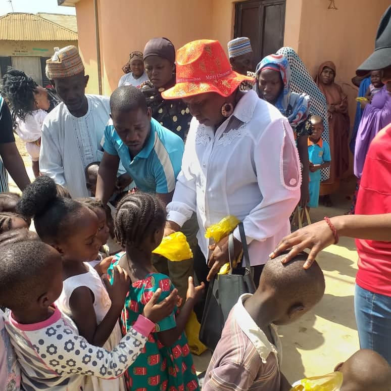 FIFoundation001's tweet photo. There is love in sharing, end of year Celebrations at Esu palace  Ushafa village   Federal  capital  Territory #franciscaisikafoundation #charity #NGO #humanitarian #communitywork #UNICEF https://t.co/LtGS6IWYE3