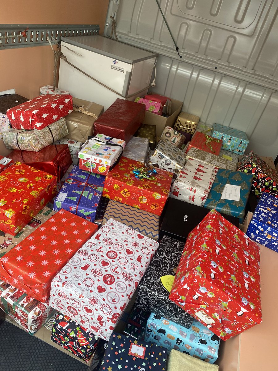 ClgFGarandeau's tweet photo. Conseil Vie Collégienne - Remerciements de la responsable de la @CroixRouge de Royan : « Merci à tous les petits Trembladais. Je vous souhaite à tous de bonnes fêtes. Noël ne sera pas comme d’habitude, mais grâce à vous tous, nous allons illuminer le Noël des plus démunis ». https://t.co/IvGWgCC58R