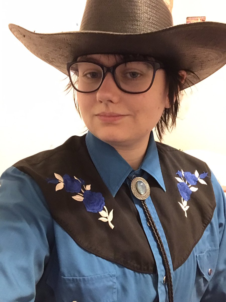 fedine3's tweet photo. I don't post on my main Twitter much, but I really like this selfie I took in my new shirt. https://t.co/PhYvAt2cTO