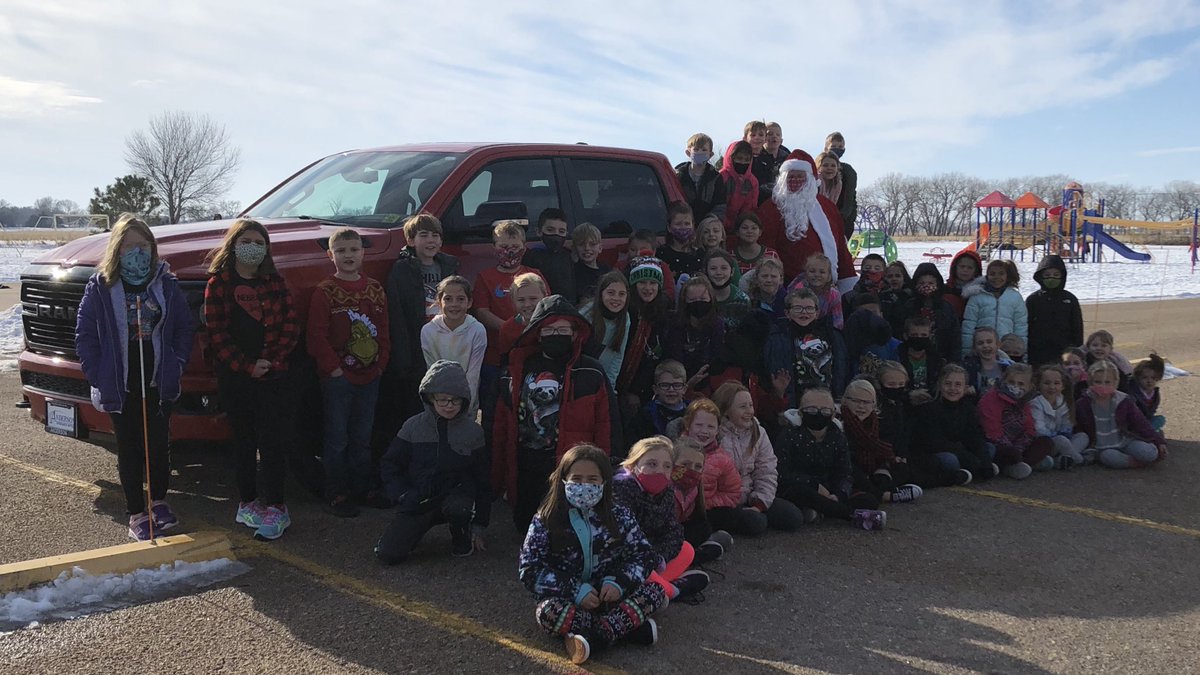 Tosha_Edwards_8's tweet photo. @NW1Rschool @KelliWemhoff @RetzlaffSteve Received a visit from Santa today to wish them a VERY MERRY CHRISTMAS!🎄🎁 As excited as they all were to see Santa, Santa’s “Sleigh” for the day provided by @AndersonAuto was a HUGE hit as well! @SSpiehs @duke_jen https://t.co/NFONgfI9fs