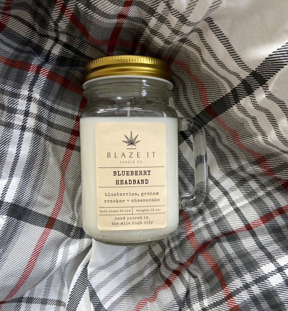 Defigazer's tweet photo. CANDLE GIVEAWAY

We love you guys so much and just wanted to say THANK YOU

WINNER GETS
Blueberry Headband 13oz Candle
Wax Melt pack (surprise scent!)

HOW TO ENTER 
RETWEET 
FOLLOW @blazeitcandleco 
TAG A FRIEND

Tag extra friends for more chances to win 🔥 

WINNER CHOSEN 12/24 https://t.co/rwdEgTE71c