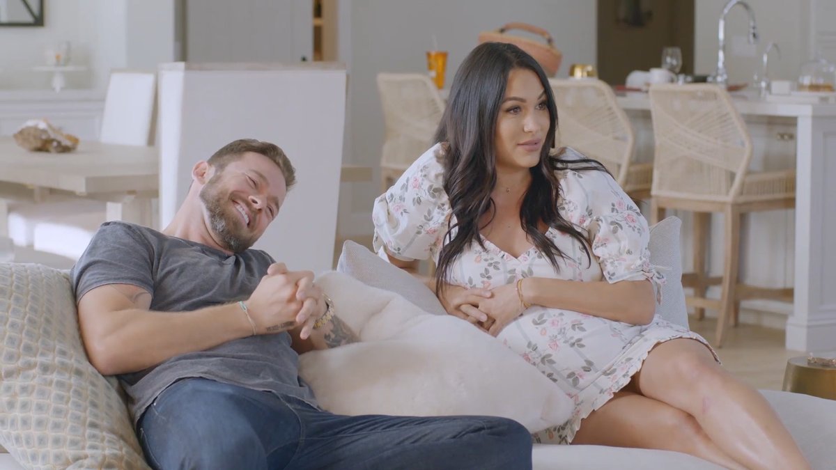 totalbellas's tweet image. Me: sorry I’m busy
Actually me: 

#TotalBellas