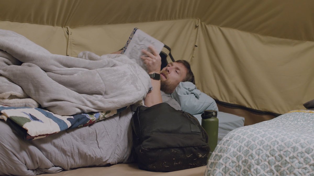 totalbellas's tweet image. Me: sorry I’m busy
Actually me: 

#TotalBellas