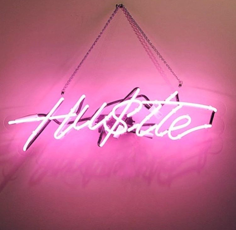 FlyyWit2Ys's tweet photo. Christmas is right around the corner ladies! Time to #hustle ! https://t.co/1vnEBNnOsx
