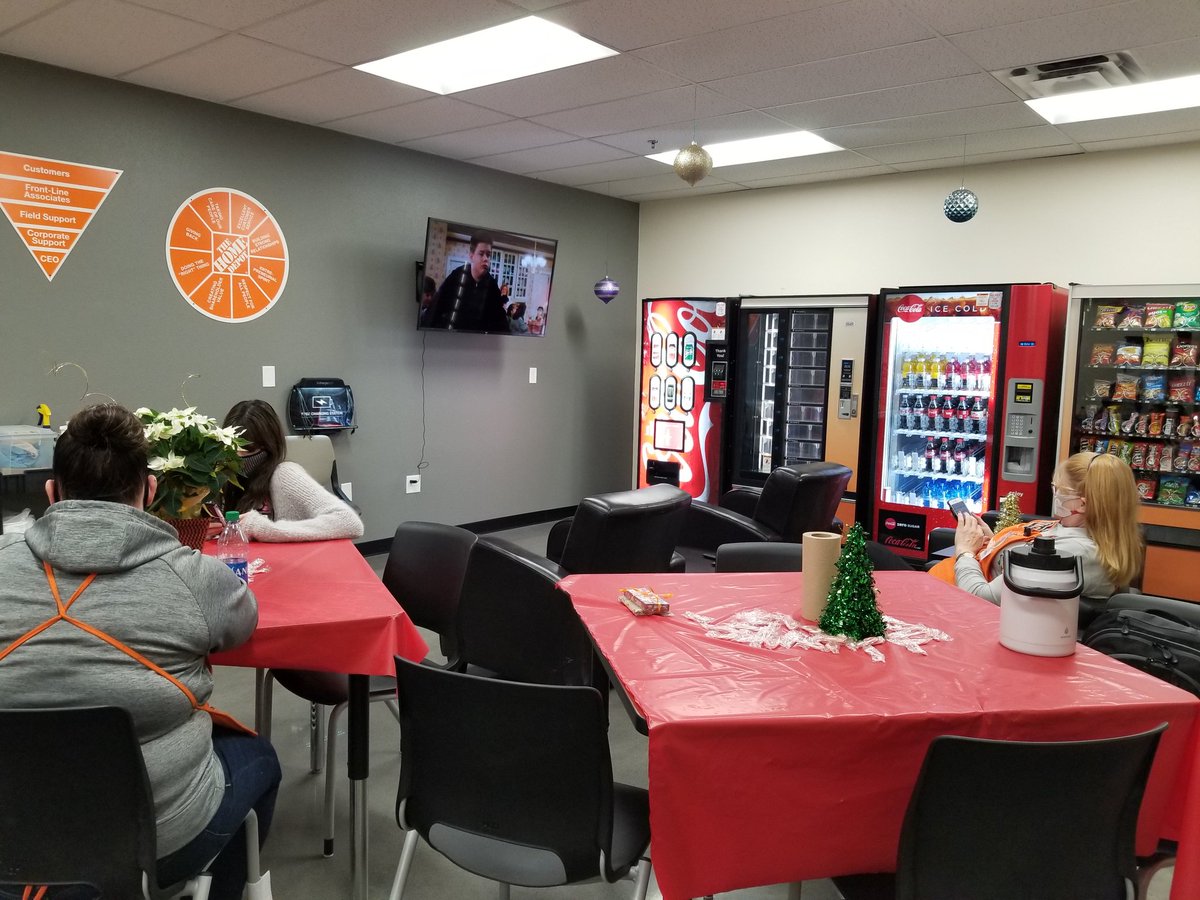 Christmas movie day!! Grab your candy and popcorn and settle in!!  #12holi-days #xmasmovie <a href="/SummerB_THD4026/">Summer Burton</a> <a href="/KipJamesMET/">Christopher James</a> <a href="/kyle_mckinnon12/">🅺🆈🅻🅴 🅼🅲🅺🅸🅽🅽🅾🅽</a>