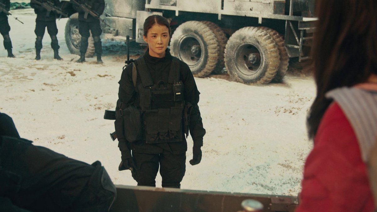 officially done watching  #SweetHome; i honestly dont know from where should i even start lol this is my thoughts about the drama as a webtoon reader; the drama started off really well, it was following the webtoon so well, really scary really bloody everything so good but then...