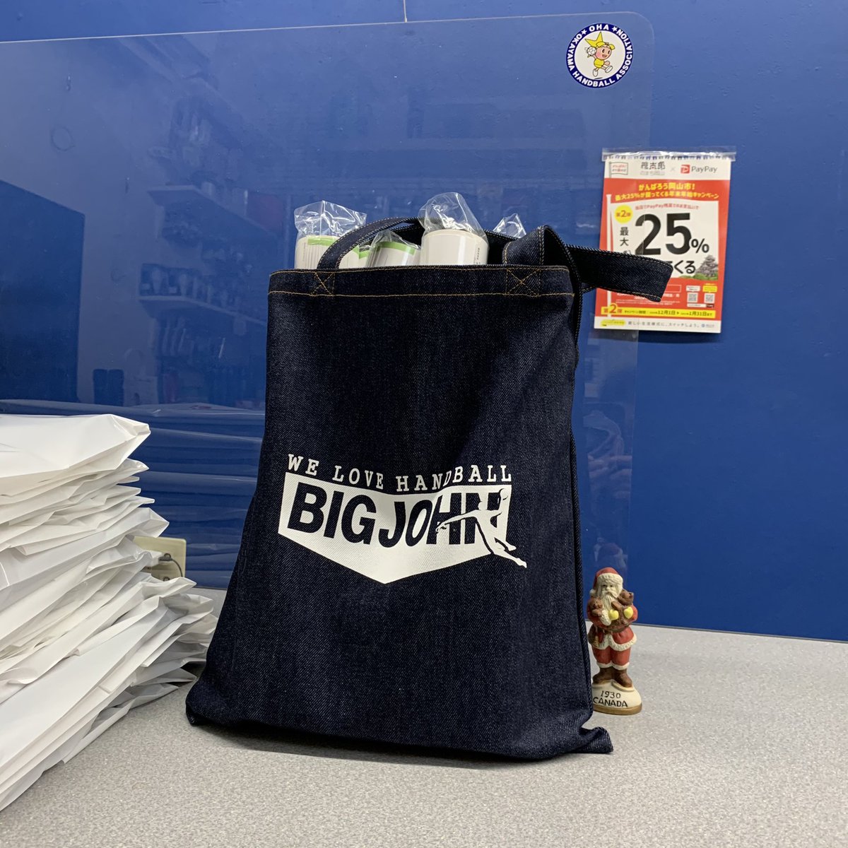 sugitaka3219's tweet image. おはようございます！
第一印象は怖いってよく言われる #でんきやオトン です。
でも高齢者には人気があります！笑
理由は『売り込みを一切しないから修理を安心して頼めるから』だそうです。
さあ今日も修理からスタート！
ついでにカレンダー配って来よう♪
#岡山デニムトートバッグ 
#JAPANHAND