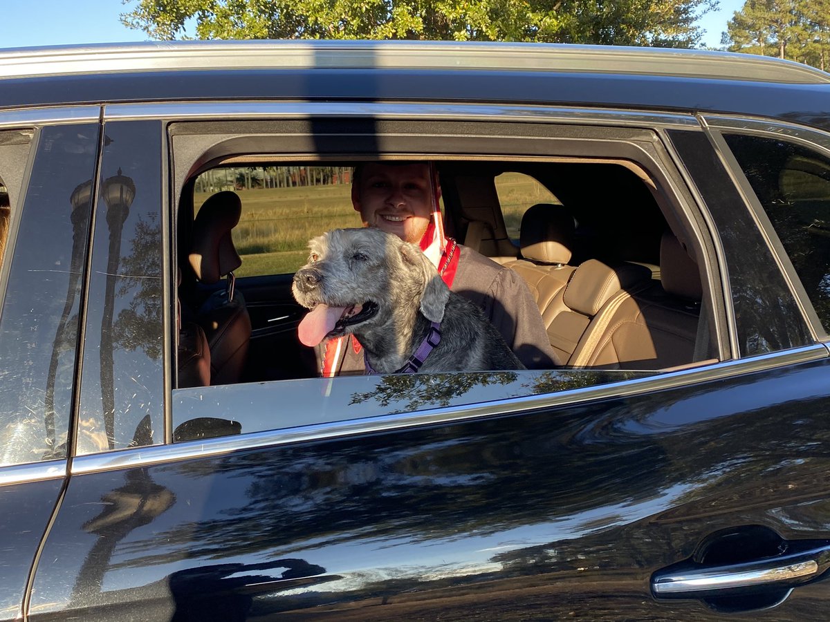 USCBAlumni's tweet photo. Congratulations graduates #DriveThruStyle 🎓 Swipe ➡️ to see some smiling faces &amp; mask https://t.co/Cslg7a68se