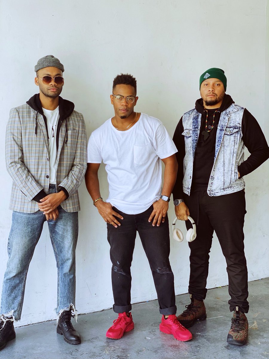 Official_Kaviar's tweet photo. Happy Friday y’all 🙌🏾 
What’s your favorite Kaviar song? 
•
#thecrew #kaviarexperience #bayarea #rnbparty #instadaily #artistsoninstagram #photoshoot #losangeles https://t.co/nmqE8I1BJl
