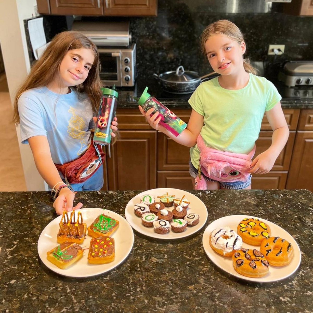 Estamos listisimos!! #TheCroodsWatchParty ya empieza la peli en 20 minutos! <a href="/WeAllGrowLatina/">#WeAllGrow Latina</a>