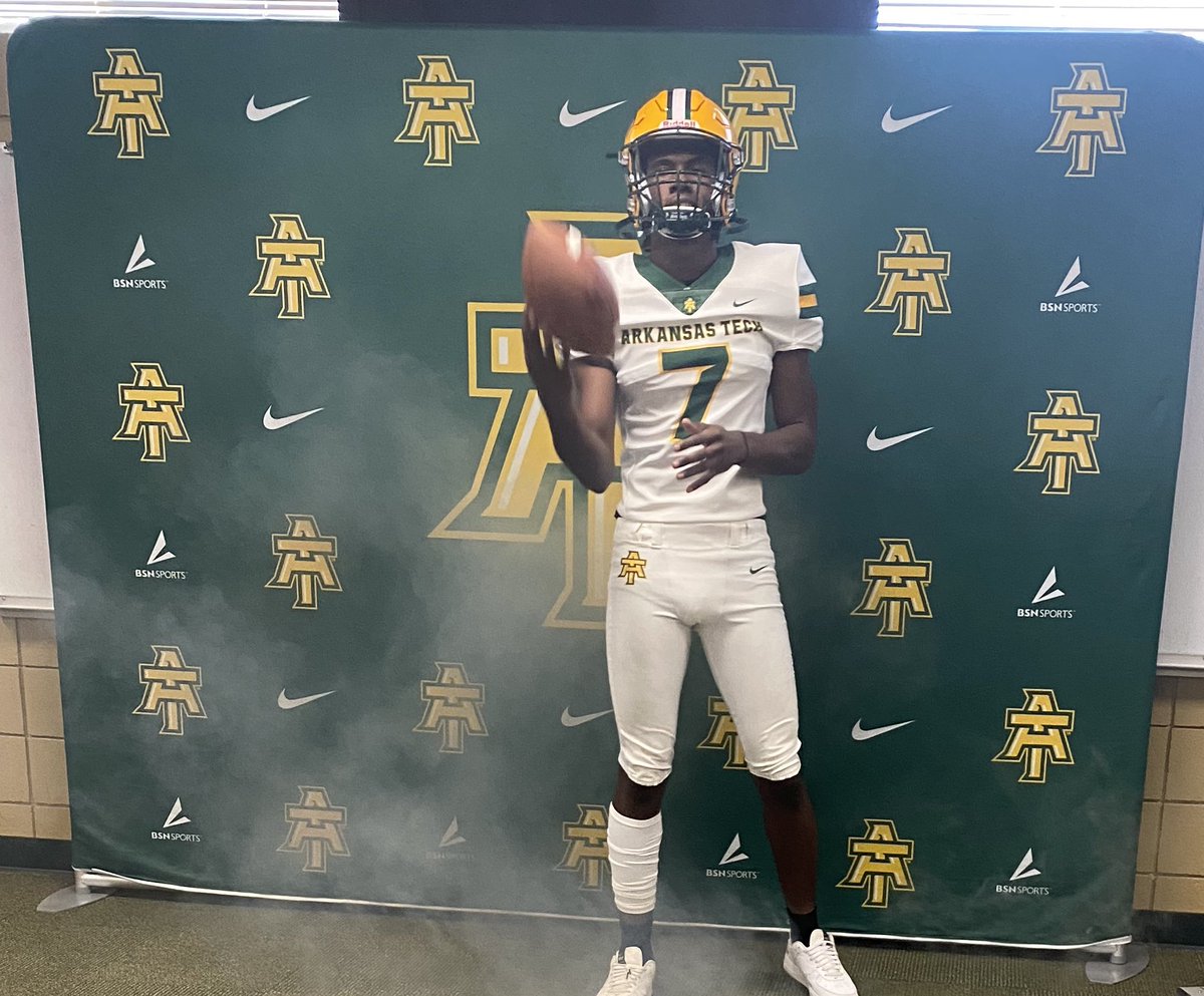 jaidenhare's tweet photo. My visit to Arkansas Tech was great. To be able to play football at the next level will be a dream come true. Thanks to all the coaches who believe in me enough to have me on this visit. It seems like a great program to be a part of. #atu #wonderboys https://t.co/atGxfgJFFb