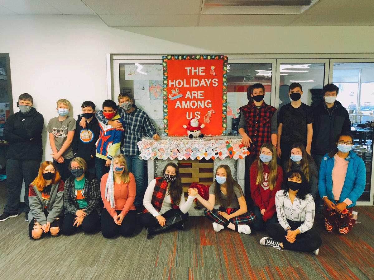 MrsBackhausWMS's tweet photo. Holidays at WMS! ❤️💚 I couldn’t ask for better people to hang out with every day! Bring on 2021! #WMSTigerStrong https://t.co/XkvNvy3z42