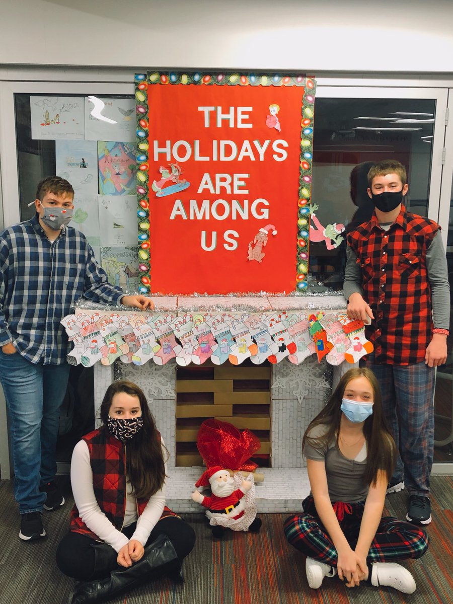 MrsBackhausWMS's tweet photo. Holidays at WMS! ❤️💚 I couldn’t ask for better people to hang out with every day! Bring on 2021! #WMSTigerStrong https://t.co/XkvNvy3z42