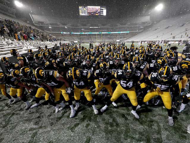 tyhawk76's tweet photo. An isu fan told me Iowa fb is on the decline? 
Since 2015 we are #11 in the nation in winning percentage, top 15 in former players on NFL rosters, top 20 in players drafted, 3 straight bowl wins &amp; just landed our highest rated recruiting class.
Quite the opposite of a decline... https://t.co/qIyqFOKYCU
